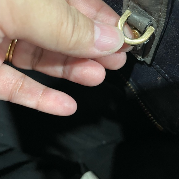 Vincis Bench Leather hand bag original. Standard size. Used . Condition 9/10 - Picture 6 of 14